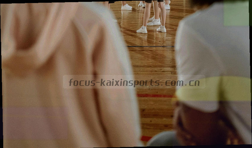 曲线上升的数据流抽象图，表示赛事数据实时同步